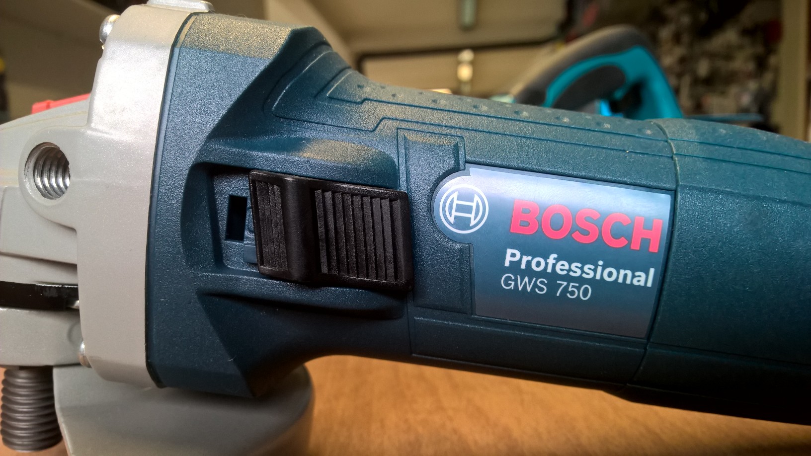 Bosch GWS 750 - 01