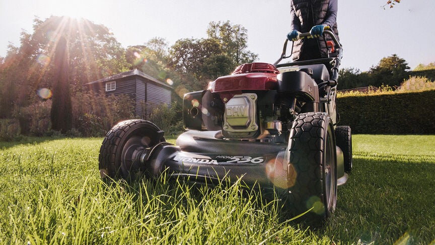 Close up of Honda HRH cutting deck.