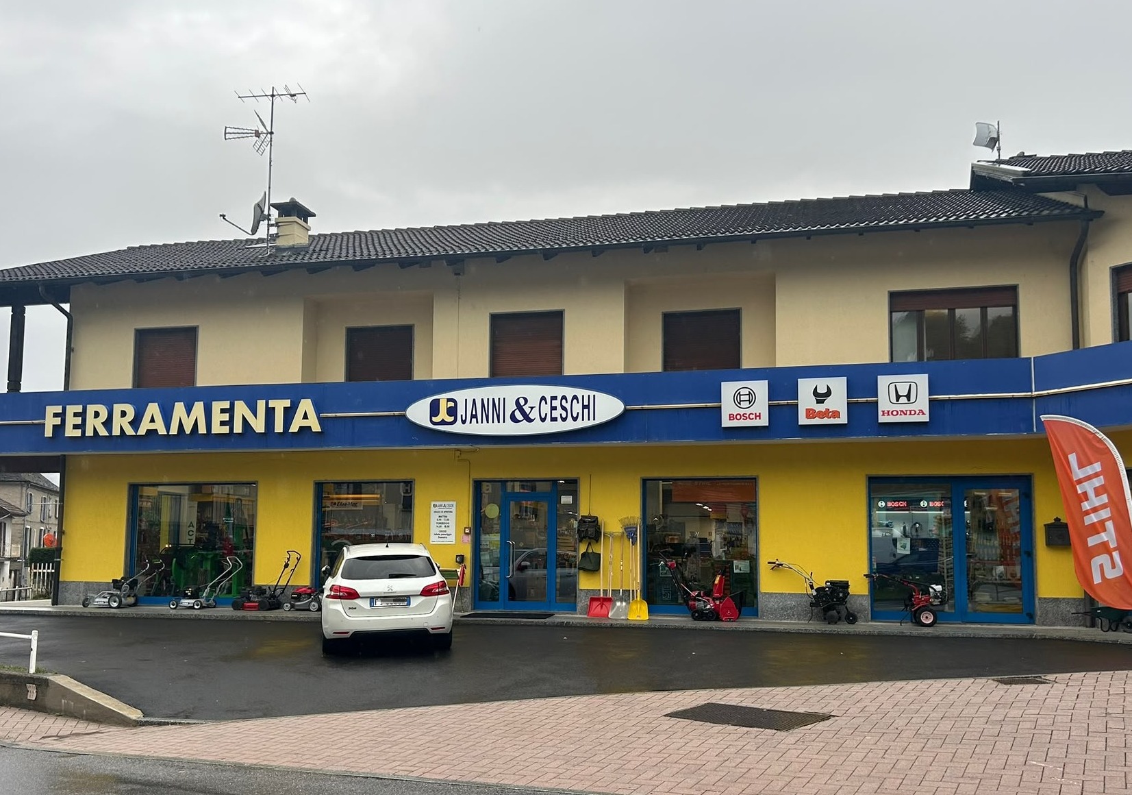 Esterno del negozio Janni & Ceschi a Masera