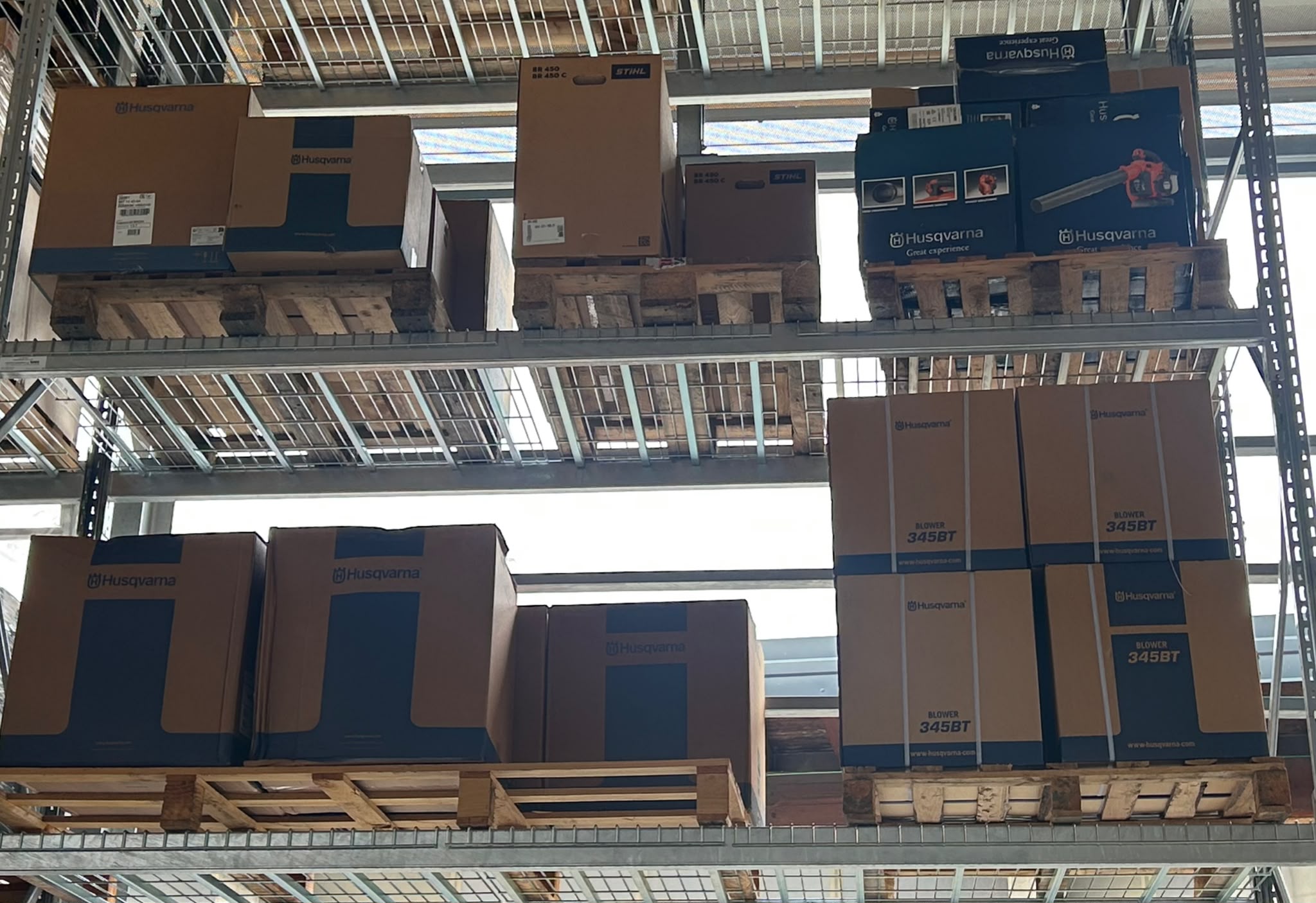 Magazzino Fershop con prodotti pronti per la spedizione